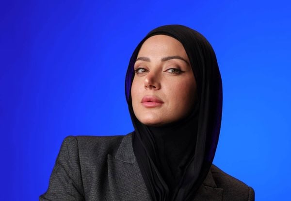 سارة رزق تكشف أسرار «الجمال الذكي»..حواجب طبيعية وتقنيات PMU تبرز الملامح من دون مبالغة!