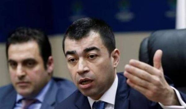 ابي خليل يدعي على خمسة اشخاص