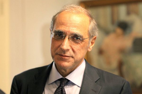 هنري الحلو  كنا لنقبل بالتسوية لو كانت تشمل الدستور ولكن لم يحصل ذلك والتسوية لم تتعطل الا انها بحاجة الى وقت وبالطبع لا زلت مرشحا