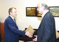 لماذا كان جنبلاط المبادر للتجاوب مع مسعى لقاء باسيل... وما هي النتائج؟