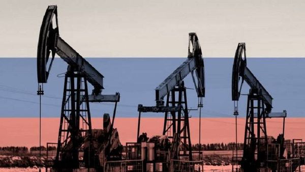 بولندا توافق على تحديد سقف لسعر النفط الروسي بقيمة 60 دولارا