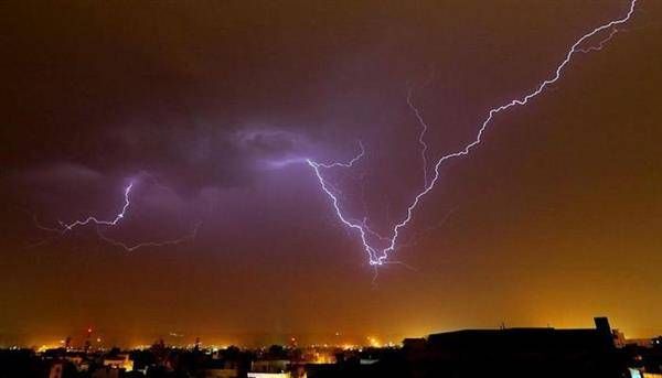 49 قتيلا بسبب صواعق البرق في الهند