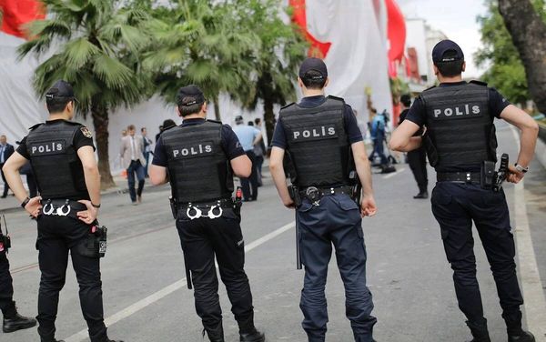 اشتباك أمني في تركيا يسفر عن إصابة رجال شرطة