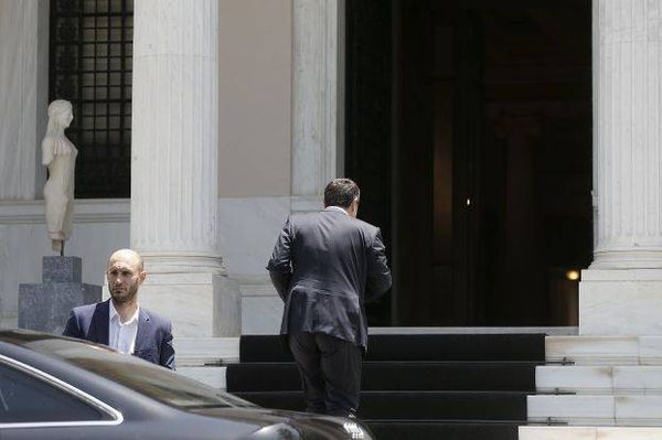 اليونان تتفق مع دائنيها على أهداف الميزانية لكن ليس على سبل تحقيقها