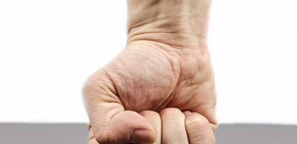 جريمة مروّعة.. أبٌ يُنهي حياة طفله الرضيع بلكمة قاضية!