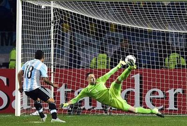 كوبا أميركا في كرة القدم : ضربات الترجيح
تبتسم للأرجنتين على حساب كولومبيا (5-4)