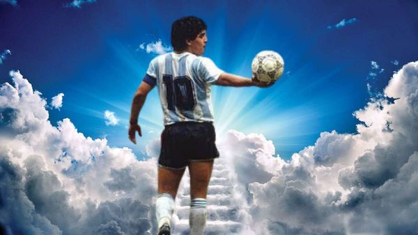 طبيب سابق لمارادونا : كان بالامكان إنقاذ حياته