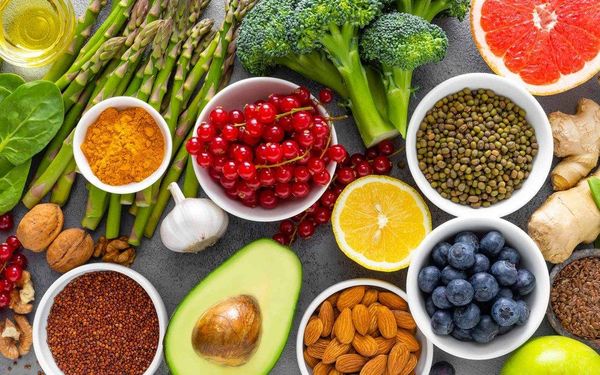 5 أطعمة شتوية تعزز صحة بشرتك