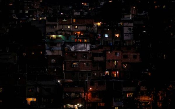 فنزويلا لا تزال غارقة في الفوضى وغوايدو يريد إعلان حالة الطوارئ