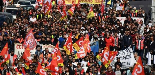 موظفو الدولة في فرنسا يتظاهرون.. وتحذير من "تعبئة" طويلة الأمد