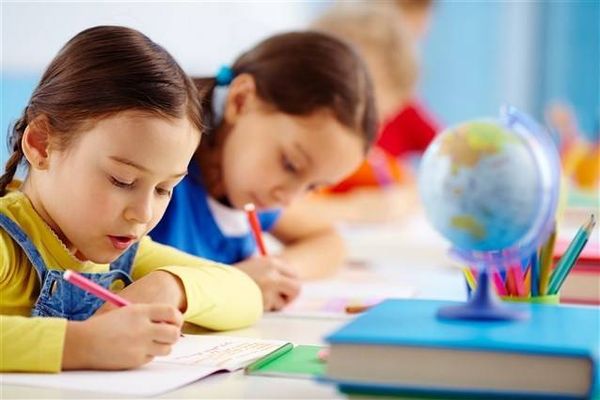 طفلك يعاني من ضعف القدرة على التركيز؟ ساعديه بهذه الأساليب
