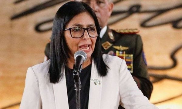 رئيسة فنزويلا بالوكالة: سنتصدى “للعدوان” الأمريكي بالوسائل الدبلوماسية