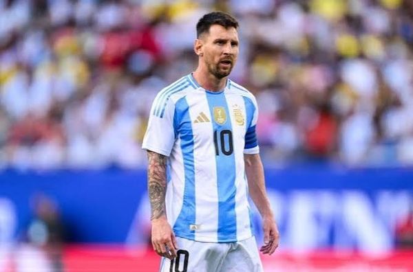 تكريم يليق بالأسطورة.. ملاعب الأرجنتين تتوقف عند الدقيقة 10 من أجل ميسي