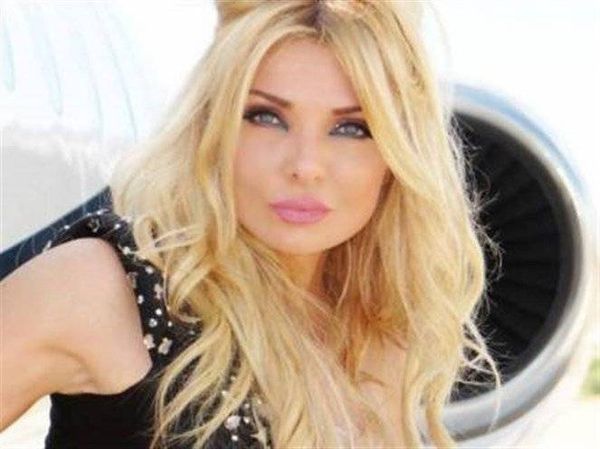 بالصورة: مريام كلينك تكشف عن ديانتها وتشتم الكارهين..