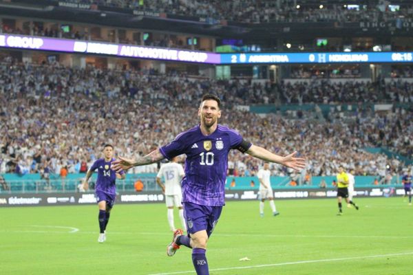 ميسي يقود الأرجنتين إلى فوز ودي سهل على هندوراس