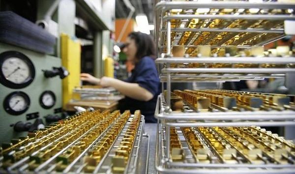 في عهد مادورو.. 5.2 مليار دولار قيمة صفقات الذهب السرية إلى سويسرا