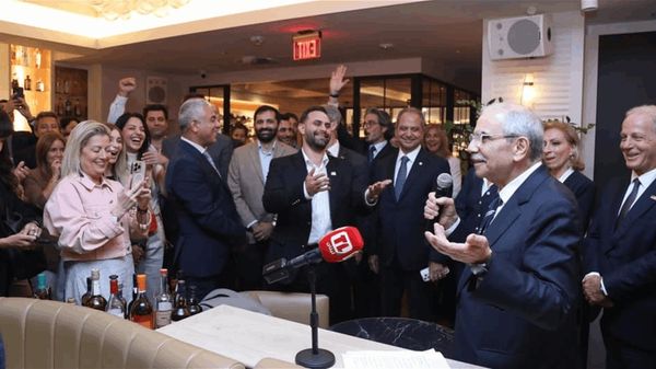 معلومات للـLBCI: العشاء مع سلام في السفارة اللبنانية حضره السفير الأميركي لدى الأمم المتحدة مايك والتز، ونائب مستشار الأمن القومي مايك نيدهام، ونائب مستشار الأمن القومي لنائب الرئيس جوزف كاتلر