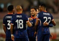 هولندا تتجاوز صربيا 2-1 وتنفرد بصدارة المجموعة