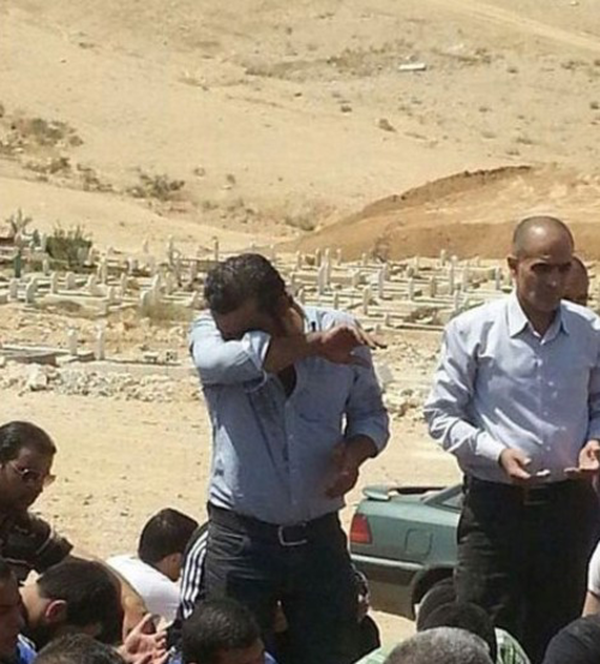 بالصور- فنان يلفظ أنفاسه الأخيرة أثناء تأدية مشهد وفاته..!