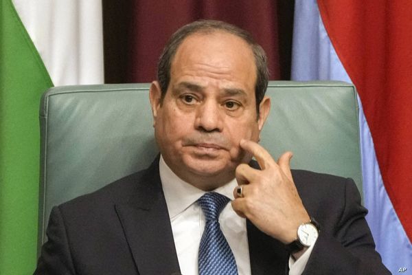 السيسي طلب نصيحة من ضابطة مصرية.. وهكذا جاء الرد