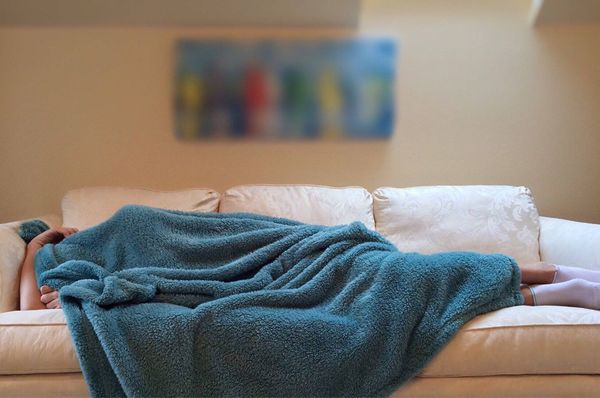 ما العلاقة بين قلّة النوم وضعف البصر؟