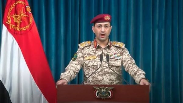 المتحدث باسم القوات المسلحة اليمنية التابعة لحكومة صنعاء العميد يحيى سريع: طائرات سعودية من طراز "أف 15" شنت 26 غارة خلال الـ24 ساعة الماضية.