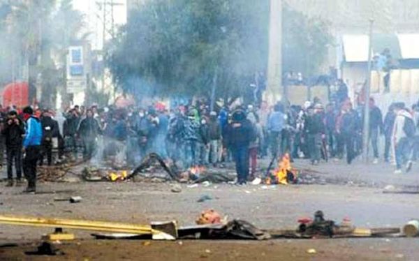 «حظر التجوال» لم يوقف الاحتجاجات الرئيس التونسي : اياد خبيثة تعبث