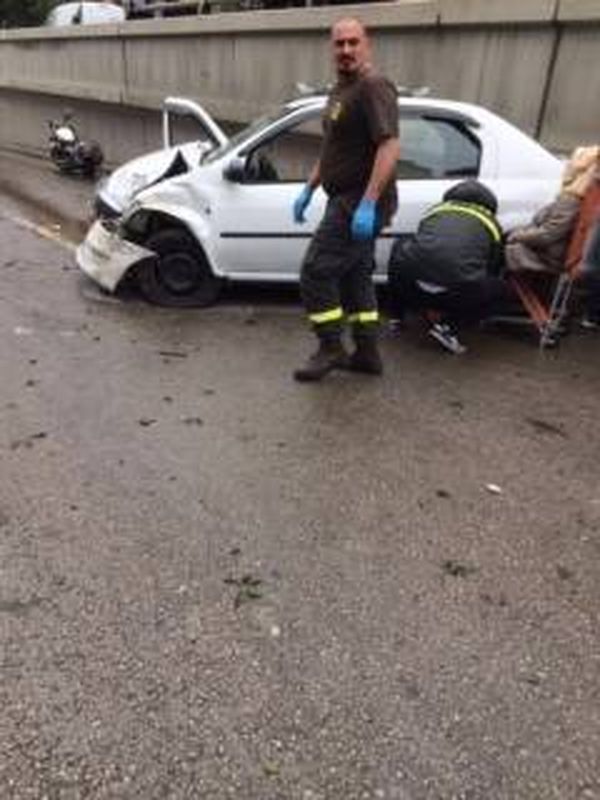 بالصور.. جرحى في حادث سير على طريق المتحف