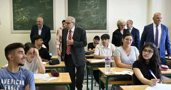 الإمتحانات الرسميّة انطلقت... سلام: نؤكد أن لبنان يستعيد عافيته