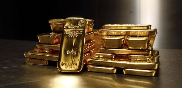 الذهب يتراجع مع قوة الدولار
