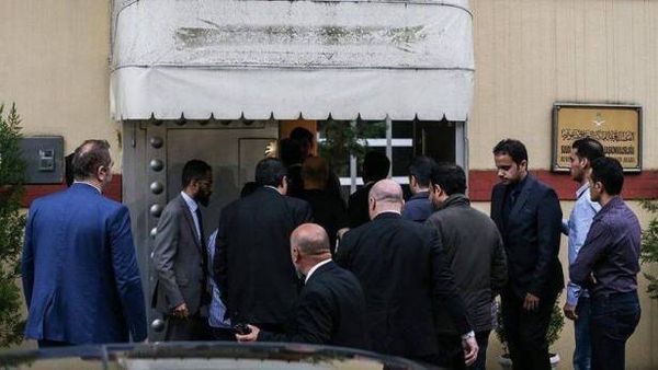 اخطر كلام يقوله رئيس المحققين الاتراك ويتهم السعوديين أنهم قتلة
اردوغان لقد تم طلاء الجدران داخل القنصلية
تم استعمال مواد كيميائية لالغاء رائحة الدم ومع ذلك اكتشفت الالات التركية رائحة الدم