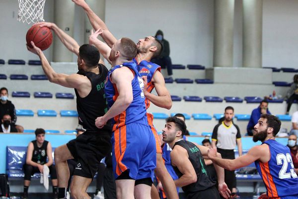 بطولة لبنان في كرة السلة
فوز مثير لهوبس على أطلس (67-64)
وهومنتمن فاجأ الحكمة (88-80)
