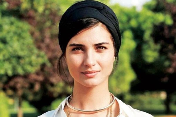 بالصور:  توبا بويوكستن تظهر مع حبيبها للمرة الأولى