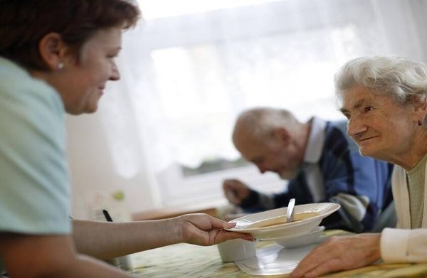 بعد الخمسين.. أطعمة شائعة تزيد خطر الإصابة بالسرطان