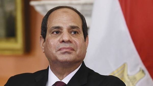 السيسي يصادق على ترقية قائد الحرس الجمهوري إلى رتبة فريق