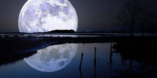علماء يكشفون السر وراء ظهور وجه الإنسان على القمر