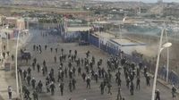 أزمة الحدود المغربية الإسبانية تتوسع من سبتة إلى مليلية.. واعتقال 50 شخصاً