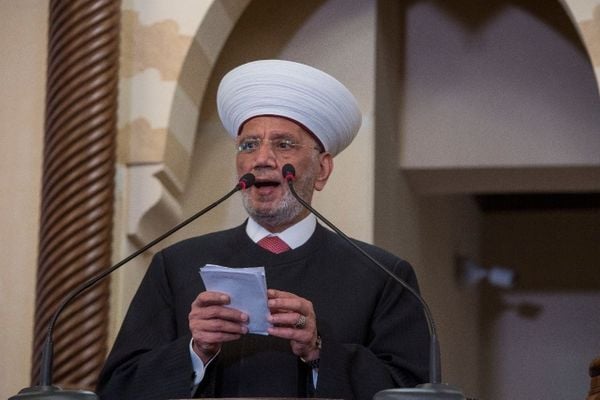 ‏المفتي دريان: دار الفتوى تعدّ أي استهداف لرئاسة الحكومة هو استهداف للوطن بكل طوائفه كما نرفض أي استهداف للرئاستين الأولى والثالثة