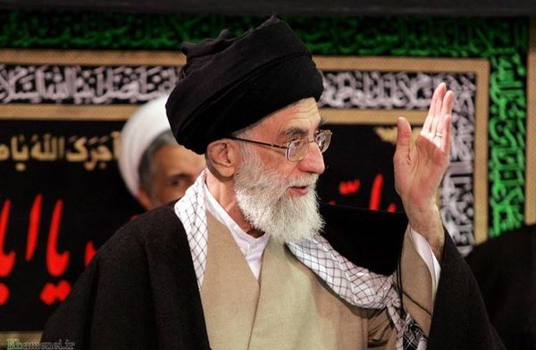 شيرازي يكشف لقاء خامنئي بالامام المهدي.. هذا مكان اللقاء ومضمونه