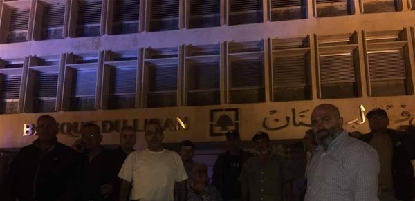 العسكريون المتقاعدون يبدأون اعتصامهم تزامناً مع "جلسة الموازنة"