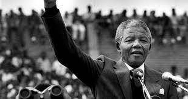 محكمة في جنوب أفريقيا تسمح ببيع مقتنيات مانديلا