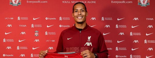 ليفربول يجدد عقد فان دايك حتى عام 2025