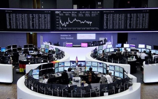 الأسهم الأوروبية تنهي أسبوعاً متقلباً على تراجع.. وفولكسفاغن تقود المكاسب