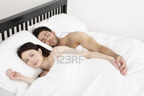 عزيزي الرجل: لماذا تغفو في غضون دقائق من ممارسة الجنس؟