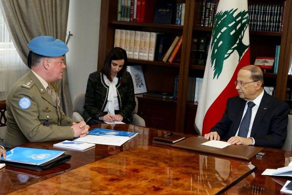 عون عرض مع قائد اليونيفيل التطورات الأخيرة في الجنوب