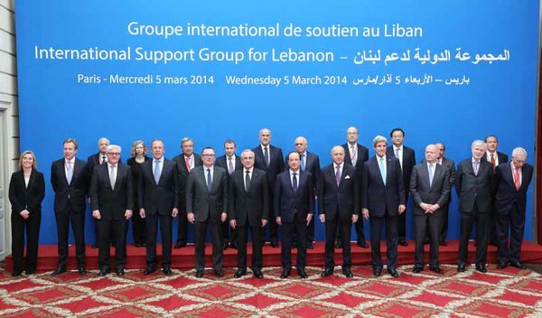 هولاند وكيري ولافروف ورؤساء وممثلو صناديق في مؤتمر دعم لبنان في باريس ...
سليمان: اللاجئون باتوا يشكلون خطراً وجودياً.. وهولاند: سنجمع الأموال لتأمين الاحتياجات ...
البيان الختامي: دعم سياسي ومالي وإجماع على إنقاذ الاقتصاد وتأمين السيولة للبنان