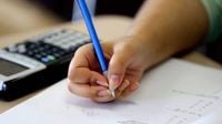 قانون إلغاء الامتحانات الرسمية لا يكفي