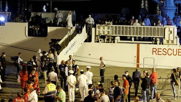 إيطاليا تتهم سفينة لإنقاذ المهاجرين بإلقاء نفايات سامة