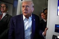 ترامب يُبقي باب الترشح لولاية ثالثة مفتوحا