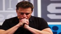إيلون ماسك يضحي بأسهم تسلا لتدبير ثمن تويتر.. عمليات بيع مكثفة